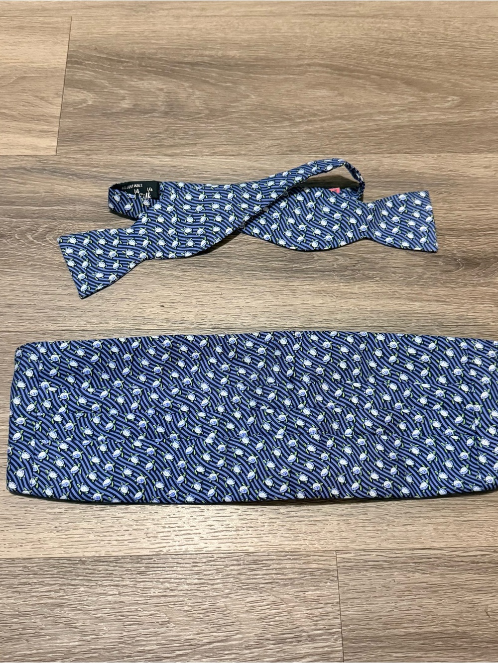 Vineyard Vines Blue Patterned Cummerbund and Self-Tie Bow
